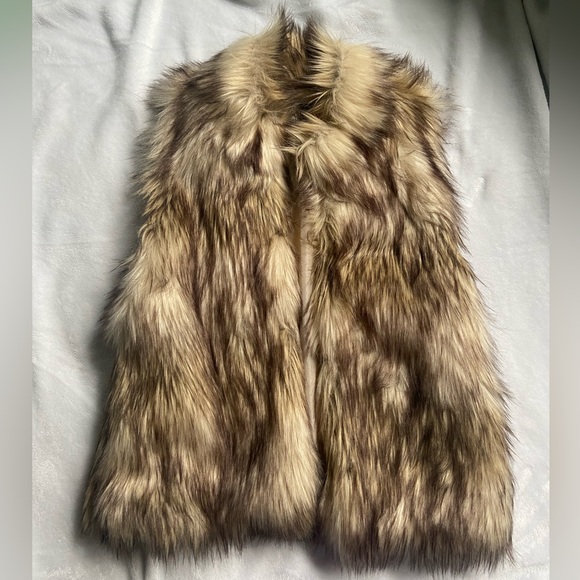 Beautiful Faux Fur Vest (Ci Sono by Cavalini) - Picture 3 of 15